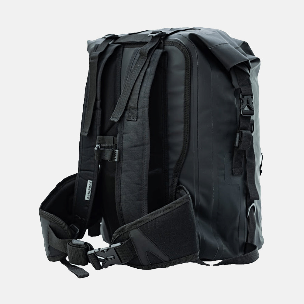 Sac à dos étanche Nomad 35, vue de dos avec bretelles